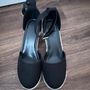 Wedge Black Closed Toed with Ankle Strap Women 7/38